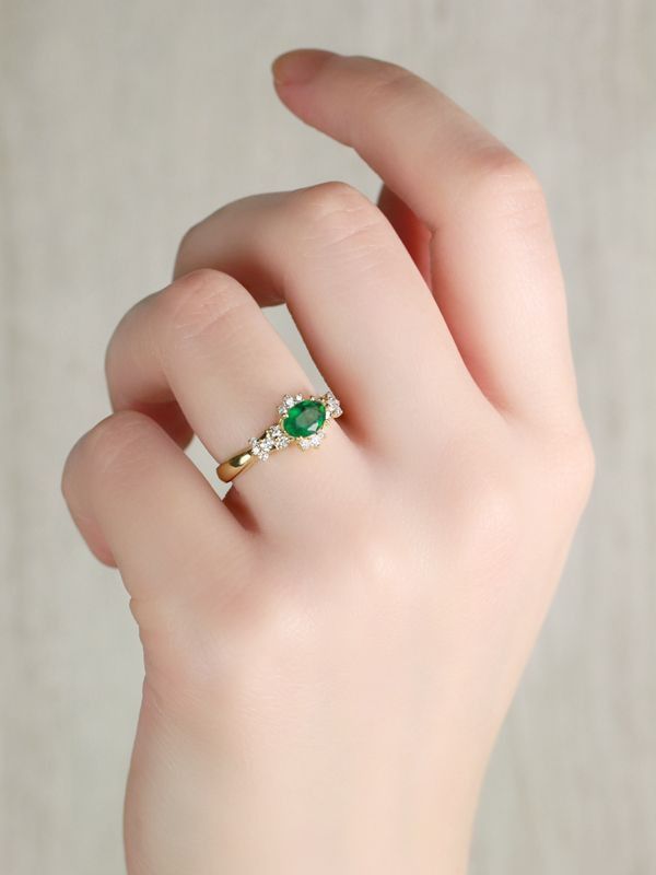 Modern Sophistication: The Lily Arkwright Elongated Cushion Cut